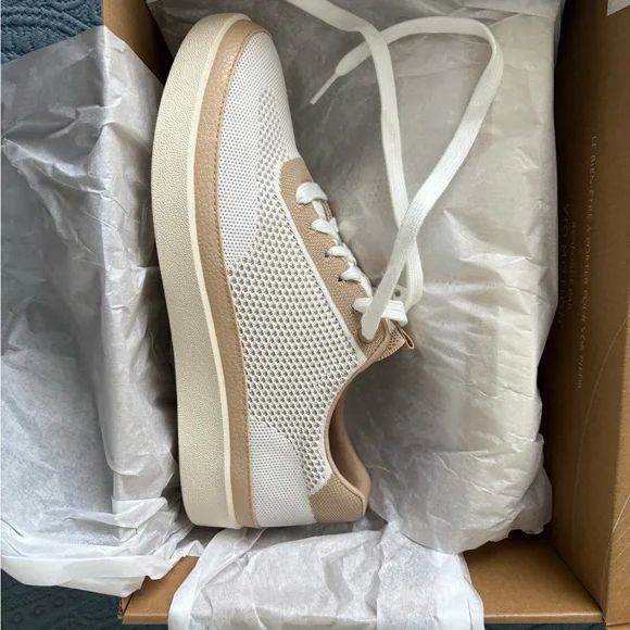 NEW Vionic Galia Sneakers - Picture 4 of 9